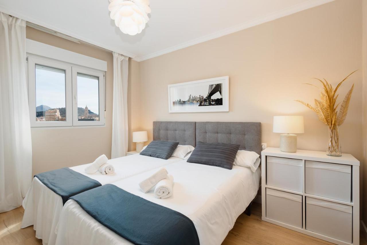 In The Historic Center Of Malaga, Very Close To The Beach And The Ave Train Station, With Private Parking Eksteriør bilde