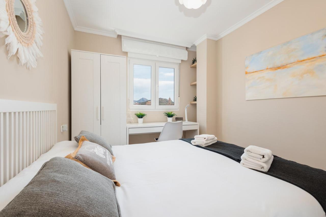 In The Historic Center Of Malaga, Very Close To The Beach And The Ave Train Station, With Private Parking Eksteriør bilde