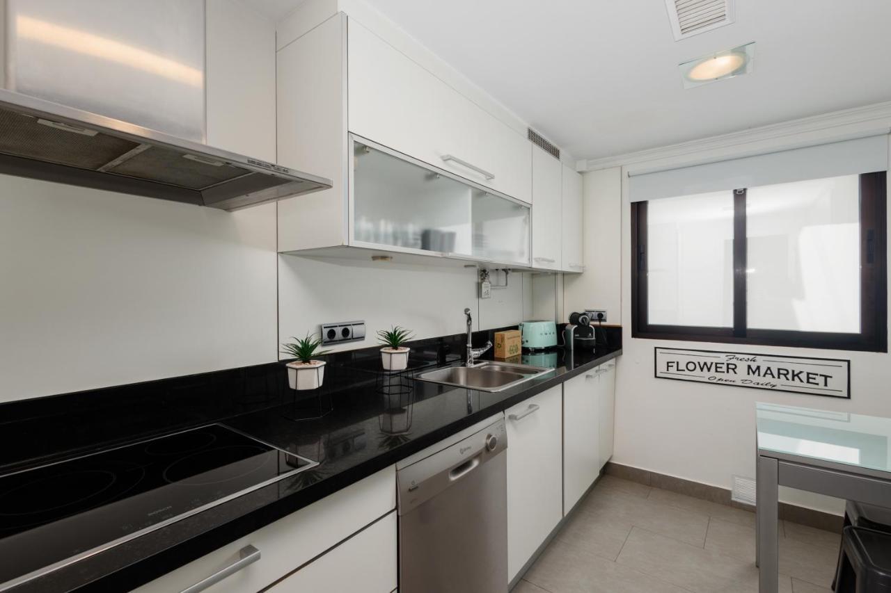 In The Historic Center Of Malaga, Very Close To The Beach And The Ave Train Station, With Private Parking Eksteriør bilde