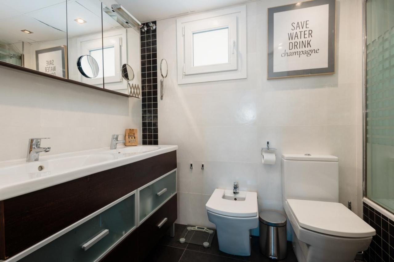 In The Historic Center Of Malaga, Very Close To The Beach And The Ave Train Station, With Private Parking Eksteriør bilde