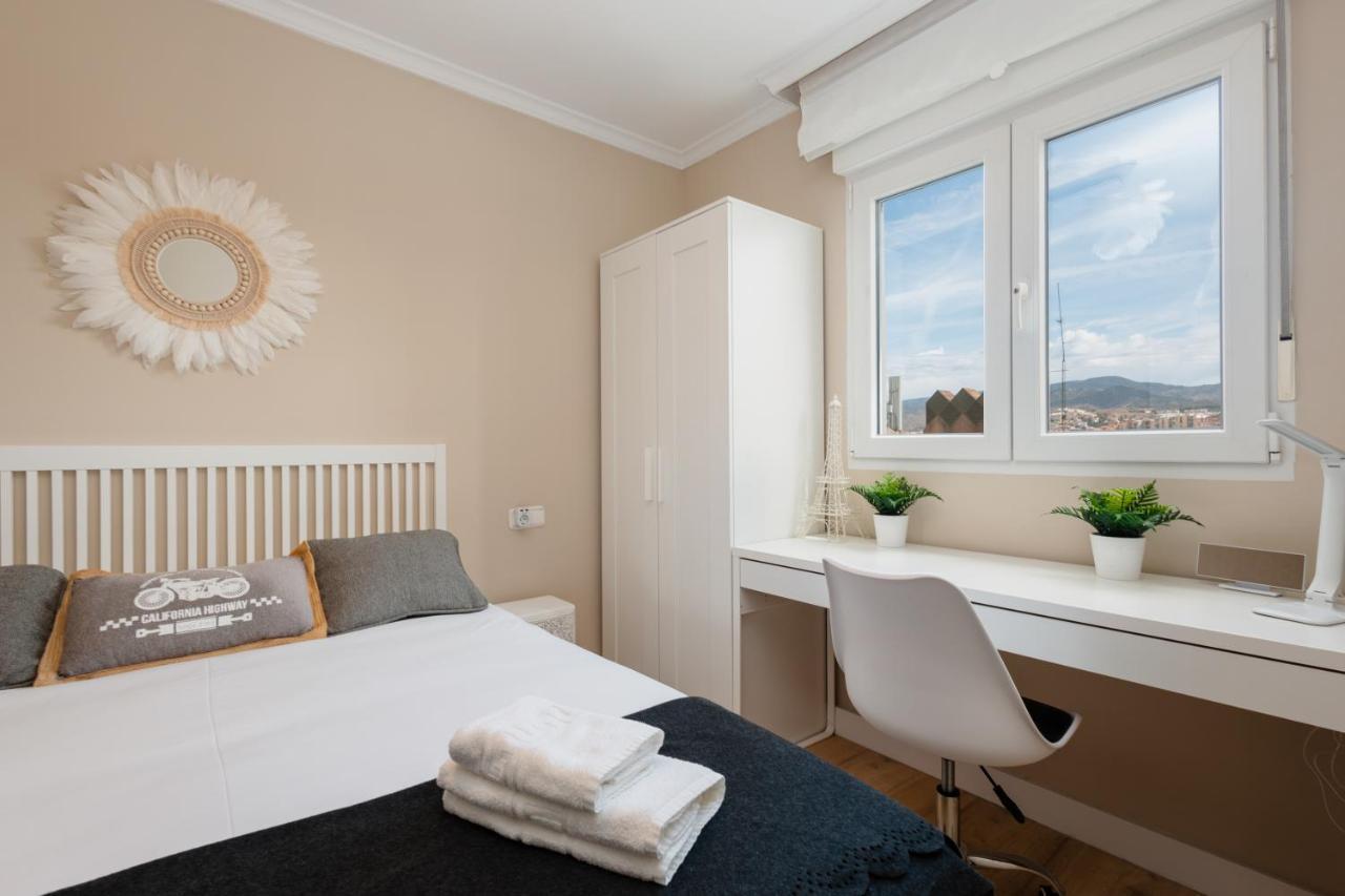In The Historic Center Of Malaga, Very Close To The Beach And The Ave Train Station, With Private Parking Eksteriør bilde