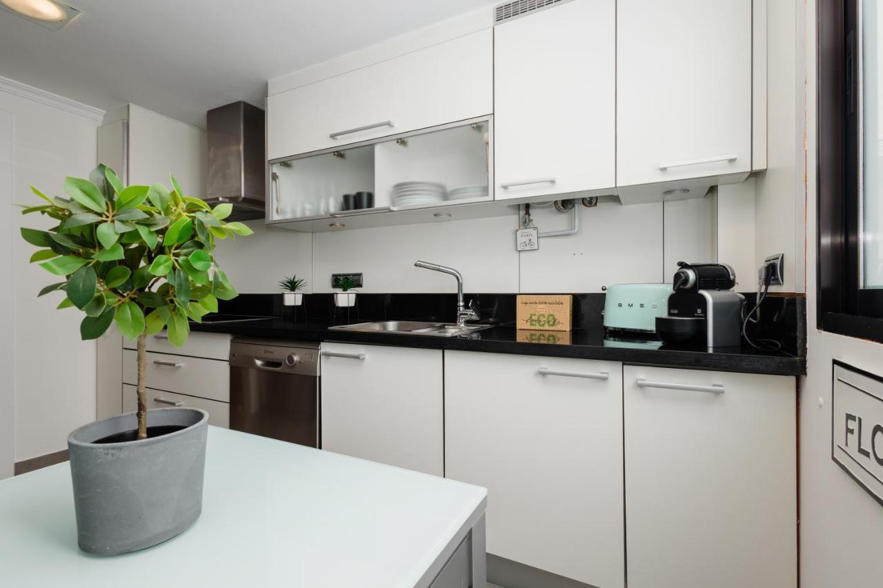 In The Historic Center Of Malaga, Very Close To The Beach And The Ave Train Station, With Private Parking Eksteriør bilde