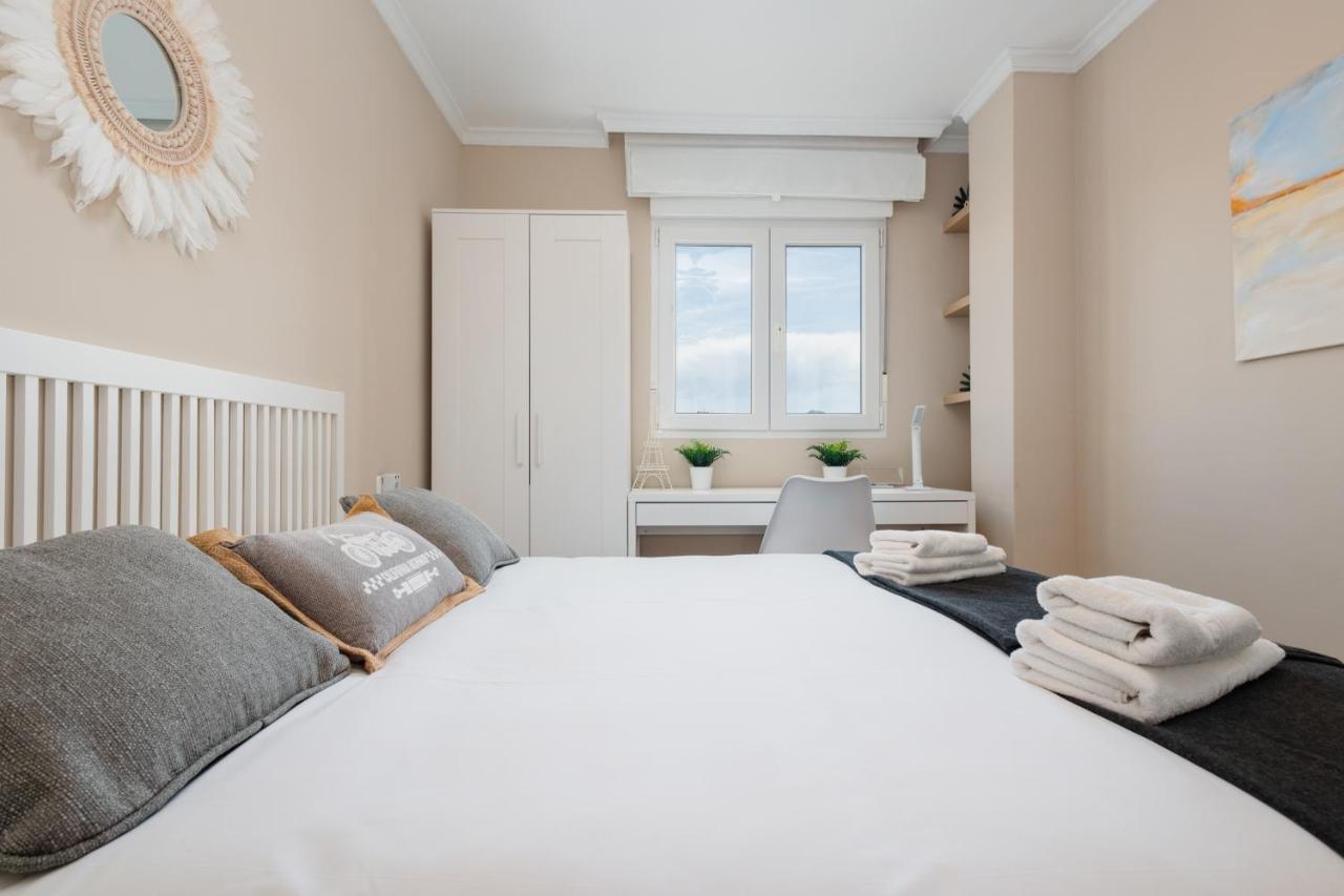 In The Historic Center Of Malaga, Very Close To The Beach And The Ave Train Station, With Private Parking Eksteriør bilde