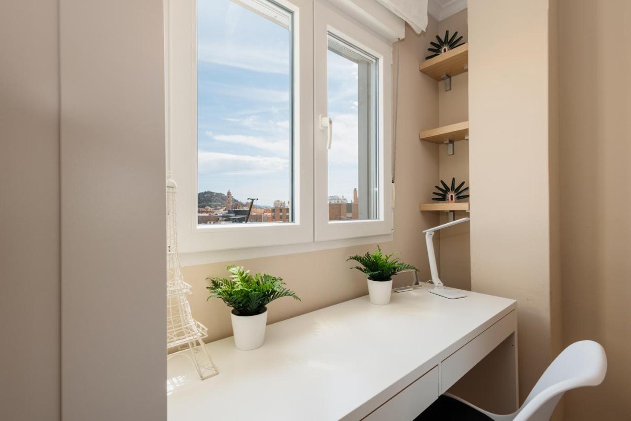 In The Historic Center Of Malaga, Very Close To The Beach And The Ave Train Station, With Private Parking Eksteriør bilde