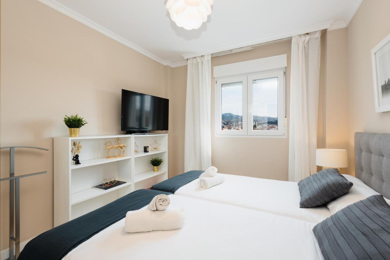 In The Historic Center Of Malaga, Very Close To The Beach And The Ave Train Station, With Private Parking Eksteriør bilde