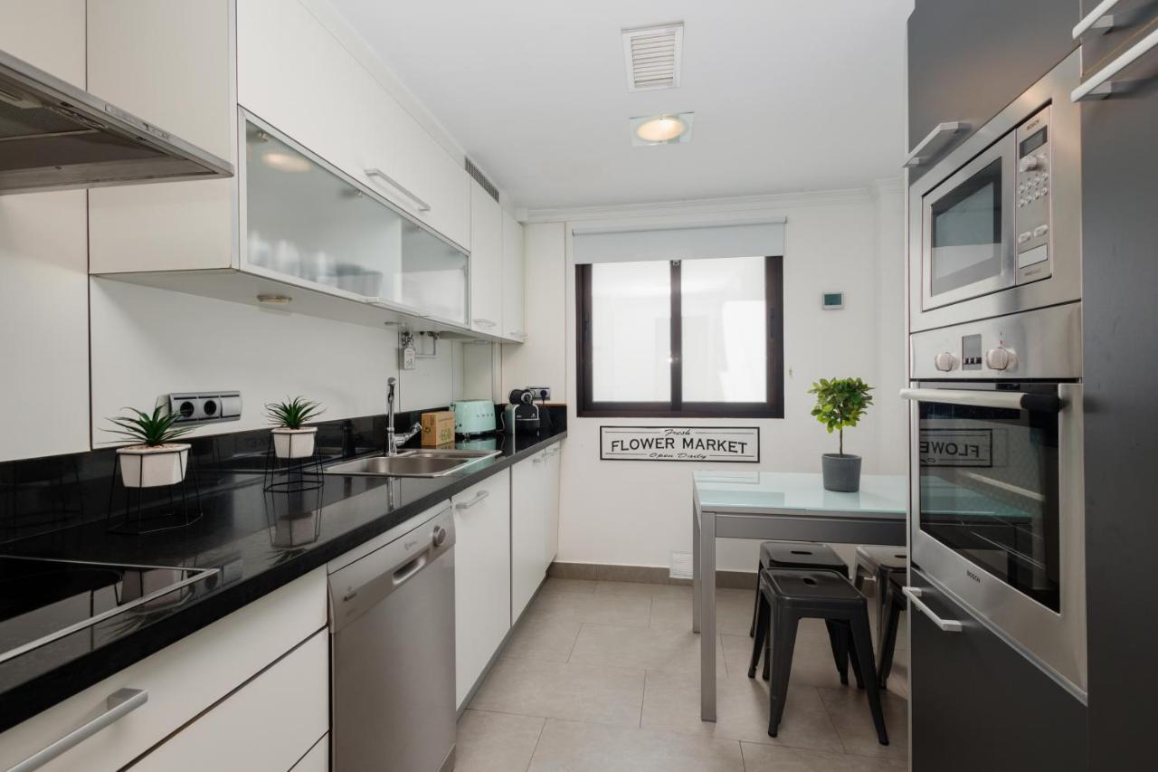 In The Historic Center Of Malaga, Very Close To The Beach And The Ave Train Station, With Private Parking Eksteriør bilde