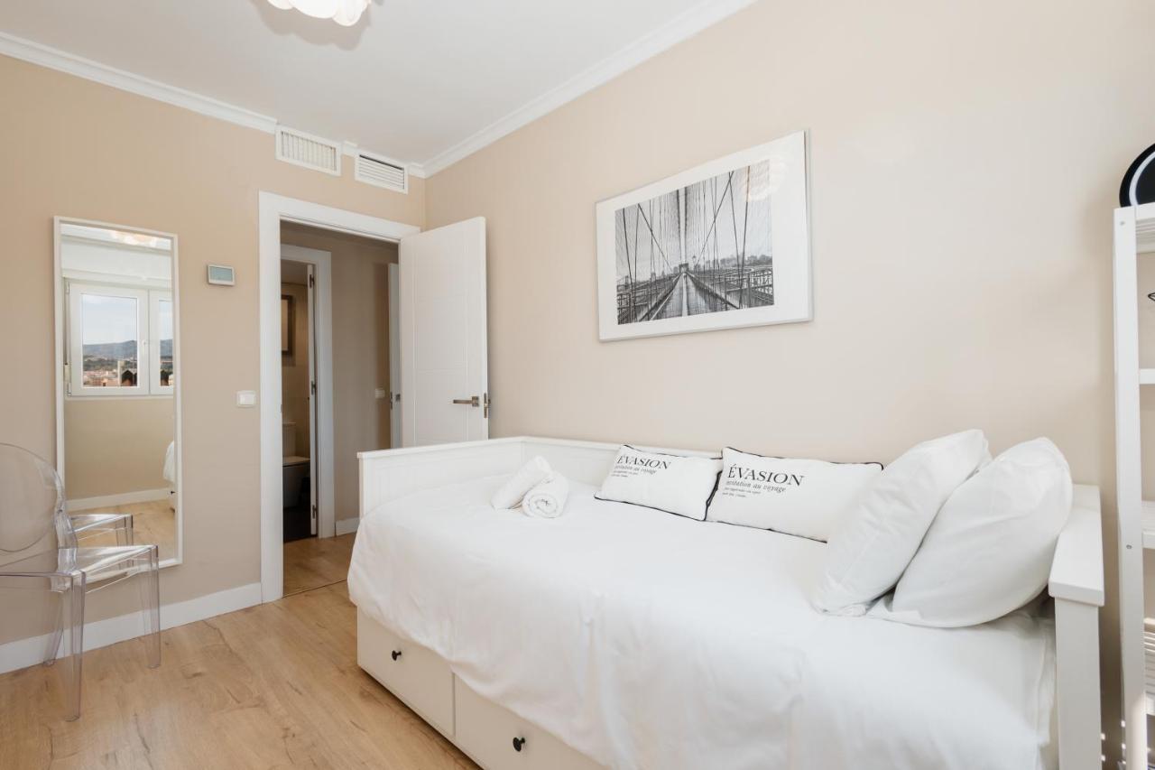 In The Historic Center Of Malaga, Very Close To The Beach And The Ave Train Station, With Private Parking Eksteriør bilde
